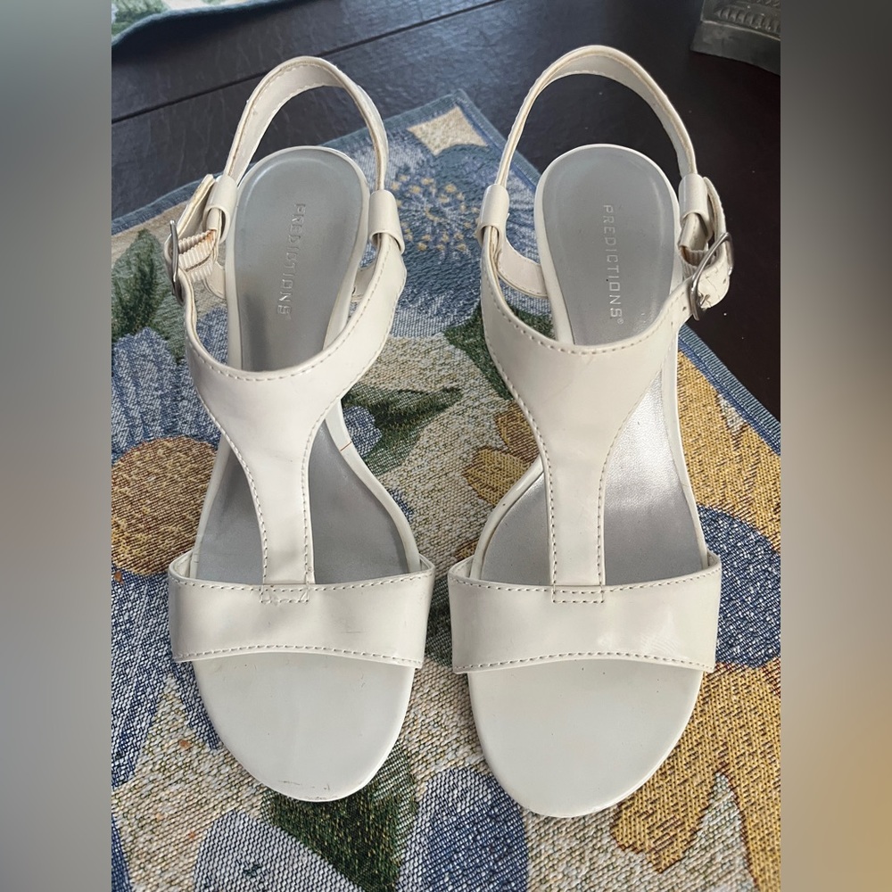 🌸🌸🌸🌸 Predictions Cream T-Strap Slingback Sandals 🌸🌸🌸🌸 White